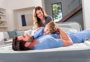 <span class=keywords><strong>Matelas</strong></span> <span class=keywords><strong>gonflable</strong></span> double <span class=keywords><strong>INTEX</strong></span> 64448, taille Queen, 2,36 m x 1,52 m x 86 cm, avec <span class=keywords><strong>pompe</strong></span> électrique intégrée - Product Image 4