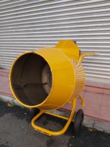 Bétonnière jaune TAYO avec moteur, capacité 70 litres, machine à mélanger le ciment portable pour travaux de construction - Product Image 4