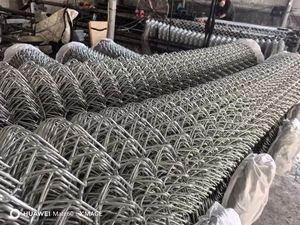 Çevre Dostu Sürdürülebilir Üretim Stadyum Galvanizli Sıcak Daldırma Galvanizli Toz Boyalı Zincir Bağlantılı Çit - Product Image 2