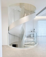 Escalier en colimaçon empilé avec garde-corps en verre de 12 mm ou balustrade en métal