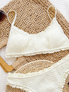 Nouveau design, maillot de bain deux pièces blanc à volants, couleur unie, bikini texturé - Product Image 5
