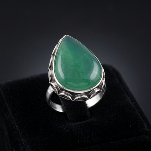 Bague Art Palace en argent plaqué 925 avec pierre précieuse onyx vert en forme de goutte d'eau, sertie en clos, bijou de luxe classique unisexe - Product Image 1
