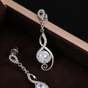 Eleganti Orecchini Pendenti a Goccia per Donne, Orecchini Scintillanti per Feste e Uso Quotidiano, Gioielli per Orecchie alla Moda - Product Image 2