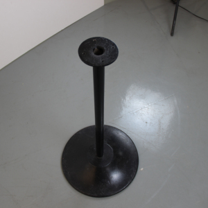 Soporte Alto DEER para Máquina Expendedora/Máquina de Dulces y Chicles, Negro, 36 cm de Diámetro - Product Image 1