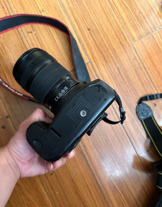 Appareil photo numérique APS-C Canon EOS 7D Mark II de haute qualité avec objectif 18-135 mm, GPS intégré - Product Image 5
