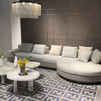 Canapé modulaire de luxe moderne et minimaliste en velours capitonné pour salons d'appartements et de villas
