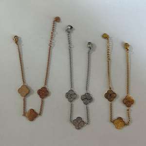 Pulseras de Trébol con Sabr, Shukr, Tawakkul, Paciencia, Gratitud, Confianza y Ayatul Kursi en Acero Inoxidable, Joyería de Moda al por Mayor para Hombre y Mujer - Product Image 1