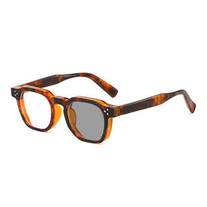 نظارات فوتوكرومية خفيفة الوزن للغاية ، إطار مربع كبير ، ضبط تلقائي الصبغة ، قارئ طول النظر الشيخوخي ، شعار مخصص من شركة تصنيع المعدات الأصلية - Product Image 5