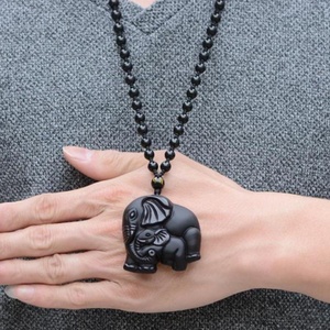 Collana con Ciondolo Portafortuna in <span class=keywords><strong>Pietra</strong></span> Naturale <span class=keywords><strong>Nera</strong></span> Intagliata a Mano, Elefante Madre e Cucciolo, Gioiello Amuleto alla Moda per Uomo - Product Image 1