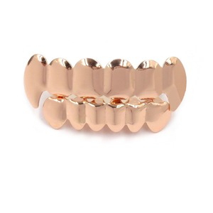 Grillz dentaires personnalisés Hip Hop, crocs <span class=keywords><strong>de</strong></span> <span class=keywords><strong>vampire</strong></span>, Grillz inférieurs Hip Hop Iced Out pas chers pour dents en or - Product Image 3