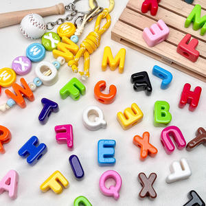 Huruf Akrilik Warna-warni Lubang Besar 3D Huruf Besar Jumbo Chunky Letter Manik-manik Besar untuk Gantungan Kunci Rantai Ponsel Pembuatan DIY - Product Image 3