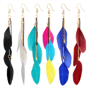 <span class=keywords><strong>Orecchini</strong></span> Lunghi Trendy in Stile Hip-Hop con Charm in Lega e Piume per Donne, Design Bohémien Fluido e Delicato, Vendita Transfrontaliera - Product Image 1