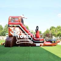 Toboggan aquatique gonflable en forme de bateau pirate de 18 pieds de haut à vendre
