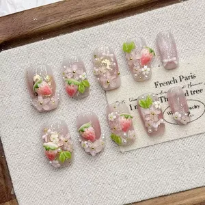 <span class=keywords><strong>Uñas</strong></span> Postizas Cortas Cuadradas Acrílicas Hechas a Mano con Diseño de Fresa Rosa, <span class=keywords><strong>Uñas</strong></span> Postizas Almendradas para Mujer - Product Image 1