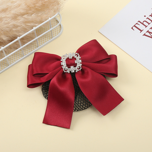 Accessoires de coiffure professionnels en gros : fleurs pour cheveux, nœuds en maille, coiffes pour infirmières, hôtels, banques, serveurs, et décorations capillaires pour fêtes - Product Image 5