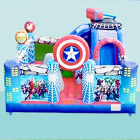 Château gonflable Super Héros Avengers pour location événementielle extérieure, commercial, écologique, résistant aux UV et imperméable, idéal pour parcs et aires de jeux.