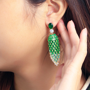 Magnifiques Boucles d'Oreilles Pendante Longues Coupe <span class=keywords><strong>Marquise</strong></span> Pierre Zircon Cubique Vert pour Fête Mariage Bijoux Fantaisie Indiens <span class=keywords><strong>Femme</strong></span> - Product Image 3