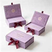 Boîtes cadeaux de luxe en velours violet avec fermeture magnétique, logo personnalisé en feuille d'or, boîte rigide en forme de livre pour cadeaux et artisanat