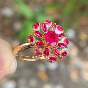 Xinfly 18K โรสโกลด์ไม่ซ้ำใครลายดอกไม้วินเทจตัดประดับทับทิม - Product Image 3