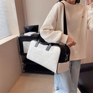 Sac de sport et de voyage en PU grande capacité avec logo personnalisé, sac fourre-tout, sac à bandoulière, sac de nuit - Product Image 5