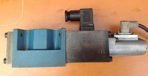 Control Piloto Electrohidráulico KSDG4V-3-92L-40-M-U1-H7-11 220v KSDG4V-3 Direccional Proporcional - Product Image 4