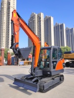 Mini-excavatrice sur chenilles compacte de 6,5 tonnes, puissante et agile, idéale pour les espaces restreints, livraison gratuite disponible