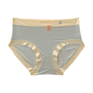 กางเกงในผู้หญิงเอวกลางผ้าไหมไนลอนเนื้อละเอียดบางเบา ระบายอากาศได้ดี ป้องกันแบคทีเรีย ผลิตจากผ้าไหมมัลเบอร์รี่ เหมาะสำหรับใส่ทุกวัน - Product Image 5
