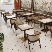 Ensemble de meubles de restaurant modernes et minimalistes en cuir et bois, banquette, canapé, table et chaises pour chambre à coucher