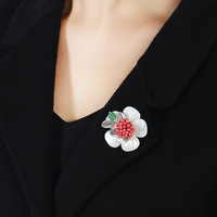 Broche XILIANGFEIZI au design original, en perle d'eau douce et coquillage, avec cristal naturel, de haute qualité, élégante, pour chemisier, costume ou corsage