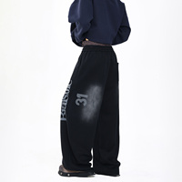 Pantalon de survêtement homme ample et polyvalent en coton foncé, coupe droite, avec imprimé lettres rétro américain tendance et taille mi-haute à cordon de serrage