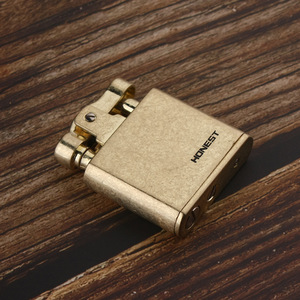 Trung Thực Thương Hiệu Cổ Điển Retro Matte Bật Lửa Biểu Tượng Tùy Chỉnh Dầu Bơm Lại Tự Động Đánh Lửa Kim Loại Dầu Hỏa Nhẹ Hơn - Product Image 4