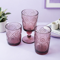 Ensemble de gobelets élégants en verre coloré à motif paon vintage, verres décoratifs pour l'arrangement de la table à manger