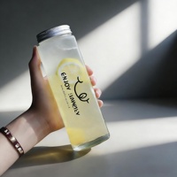 Nueva Botella de Plástico Cuadrada Francesa de 600 ml (20 oz) para Jugos, Bebidas y Frutas, con Tapa Fácil de Abrir y Tapa Antirrobo para Bebidas Energéticas