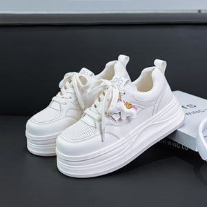 Nuevas Zapatillas Blancas Ligeras de Caña Baja 2026 con Cordones de Malla y Diseño Elevado - Product Image 1