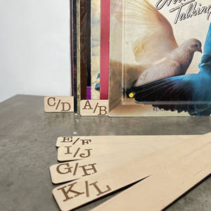 Séparateurs de disques vinyles en bois découpés au laser personnalisés Séparateur d'album fait à la main Rangement de disques vinyles en bois Séparateurs de l'alphabet - Product Image 5