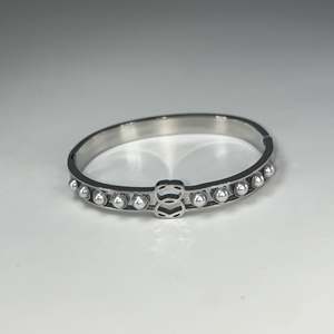 BBBA-03939 กำไลข้อมือแฟชั่น อุปกรณ์เสริมที่หรูหราและมีสไตล์ - Product Image 1