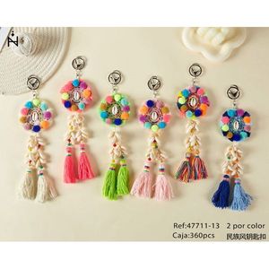 Portachiavi in stile etnico con ciondolo a nappa decorativo per borsa o accessorio per zaino - Product Image 3