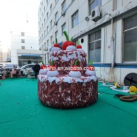 Gonflable publicitaire personnalisé en forme de gâteau cerise imprimé sur mesure, idéal pour centres commerciaux et événements sur le thème des desserts