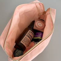 Pochette de maquillage en chenille avec lettres, jolie pochette cosmétique rose avec garniture et fermeture éclair dorées pour femmes, idéale pour les voyages