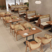 Chaise en bois durable avec ensemble de table, mobilier de restaurant commercial, canapé banquette incurvé marron, chaise en rotin