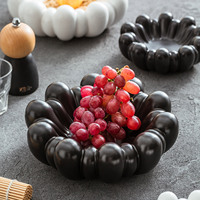 Assiette carrée en céramique noire et blanche en forme de nuage créatif de 6,3/9 pouces pour fruits, collations, desserts, pour mariage et usage domestique