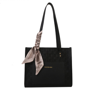 Sac fourre-tout grande capacité pour femme, vente chaude en gros d'usine, avec sac à livres en soie tendance pour étudiante - Product Image 3