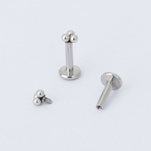 Nueva llegada <span class=keywords><strong>de</strong></span> la joyería <span class=keywords><strong>de</strong></span> moda chapado en oro <span class=keywords><strong>de</strong></span> la bola del triángulo internamente roscado Labret labio anillo <span class=keywords><strong>de</strong></span> acero inoxidable cartílago Stud pendiente - Product Image 2