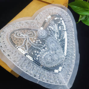 Benutzer definierte Großhandel weiß gestickte aufgenähte Spitze Chenille Patches mit Pailletten Perlen <span class=keywords><strong>Patch</strong></span> <span class=keywords><strong>Feminist</strong></span> für Frau Kleidung Brautkleid - Product Image 6