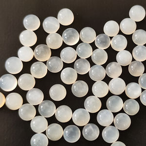 ผู้ผลิตหินมูนสโตนทรงคาโบชองคุณภาพสูง ขนาด 3 มม.-20 มม. สีขาว คริสตัลธรรมชาติ สำหรับทำเครื่องประดับ DIY - Product Image 1