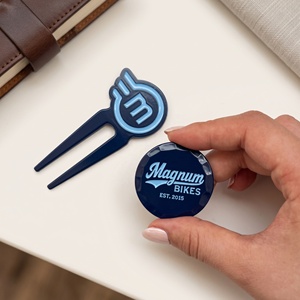 Outil de réparation de divots de <span class=keywords><strong>golf</strong></span> personnalisé en alliage de zinc, durable et écologique, avec marqueur de balle et logo en émail souple, pour personnage de dessin animé irrégulier, en blister - Product Image 5