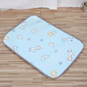 Alfombra refrescante de seda de hielo con diseño de dibujos animados, rectangular, para verano, para perros y gatos, antideslizante, cojín para asiento, material de poliéster - Product Image 3