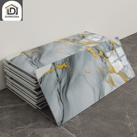 Panneau mural en PVC décoratif imperméable à motif à rayures modernes ignifuge de qualité supérieure pour entrepreneur