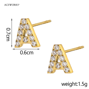 Pendientes con Iniciales en Circonitas Cúbicas |   Pendientes de Letras del Alfabeto con Circonitas, de Acero Inoxidable Chapado en Oro PVD de 18K |   Impermeable e Hipoalergénico - Product Image 6