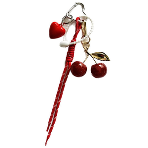 Porte-clés en cristal Angelina Cherry, pendentif en forme de cœur rouge avec feuilles, pour sac ou porte-clés, cadeau pour la Saint-Valentin - Product Image 1